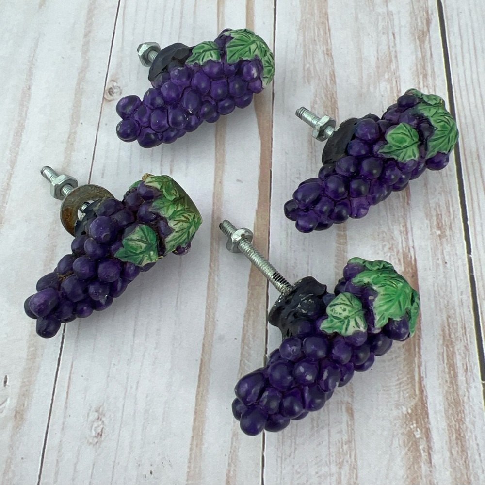 Vtg Cabinet Drawer Pulls Grapes Wine Fruit Novelty Food Purple Set of 4 Resin